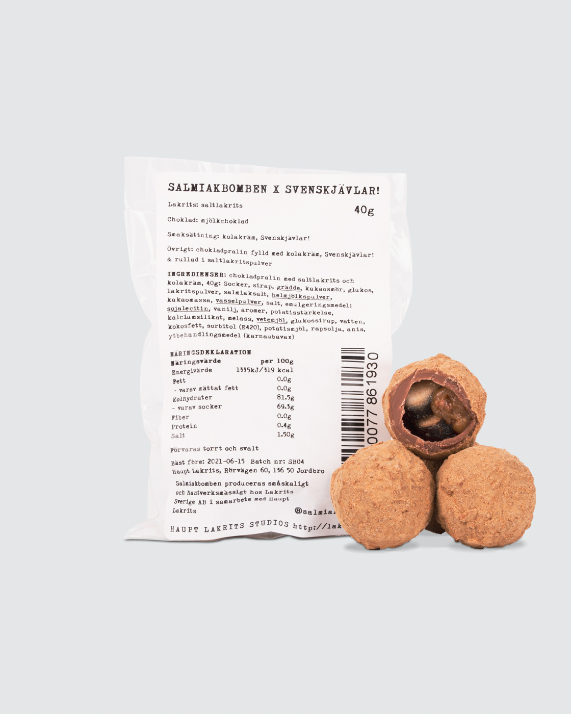 Salmiakbomben X Svenskjävlar! (4-pack) ryhmässä SUKLAAKUORRUTTEINEN LAKRITSI @ Haupt Lakrits AB (100170002)